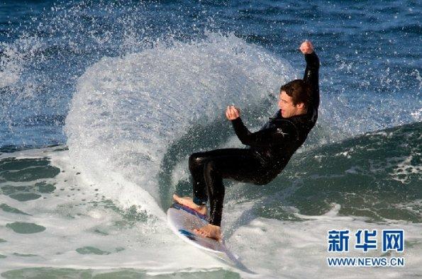 【2024甲辰龙年幸运色——鹤顶红】