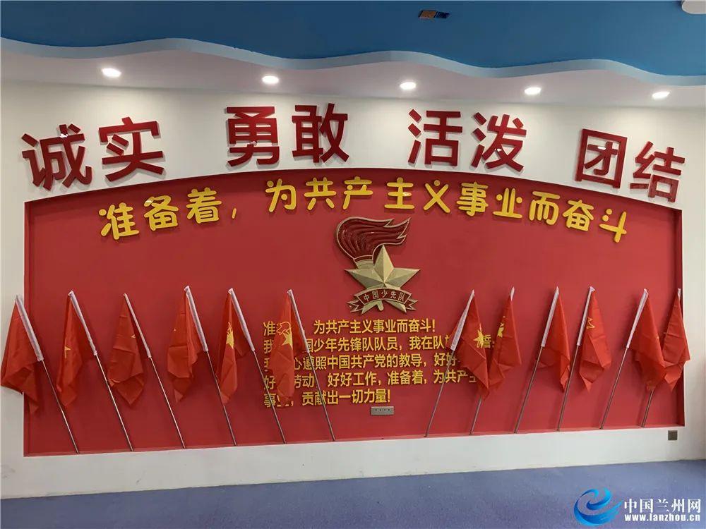 想成就大事，想地位在万人之上。游戏画面